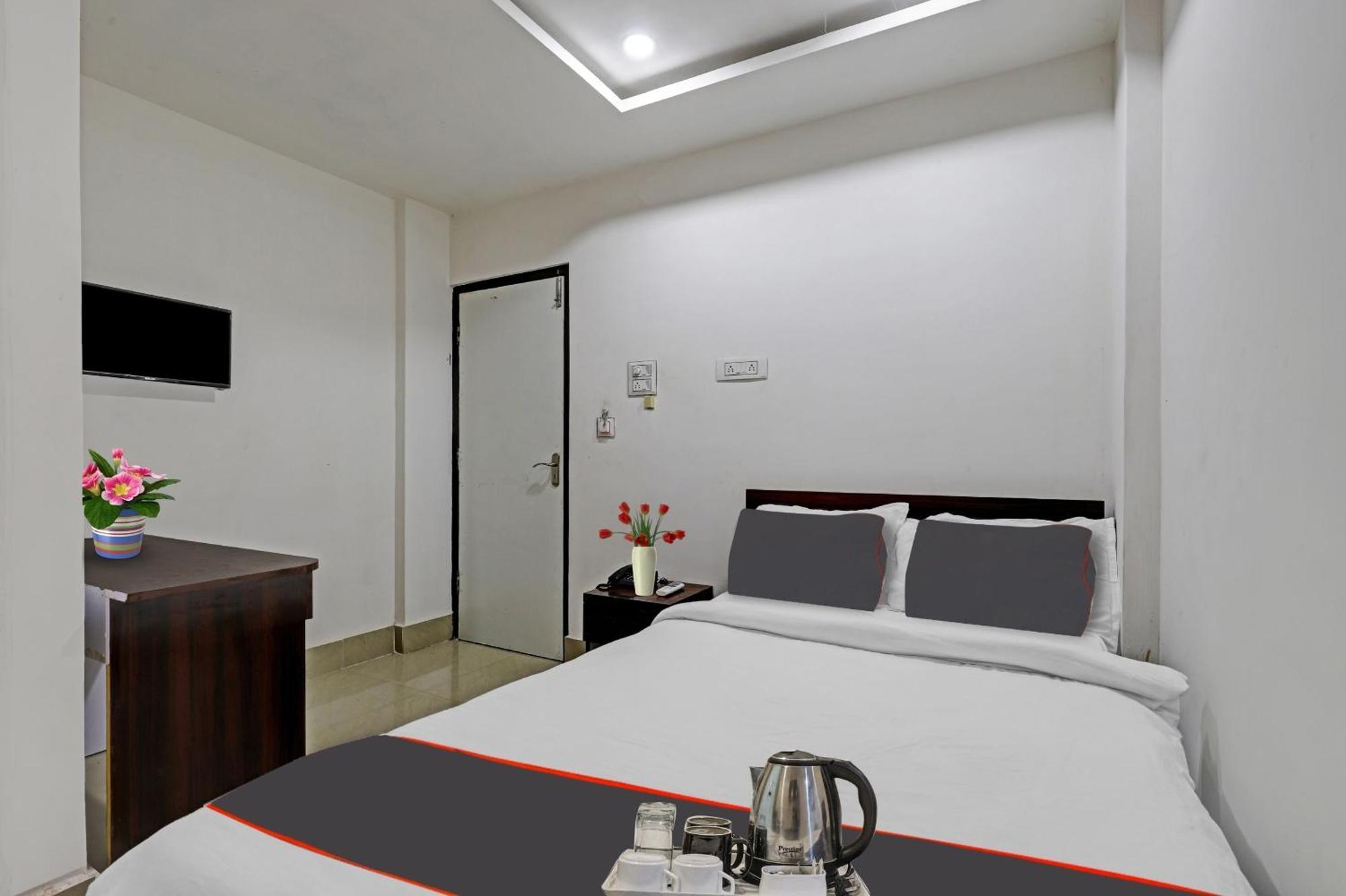Hotel O Lakhi Guest House Гувахати Экстерьер фото
