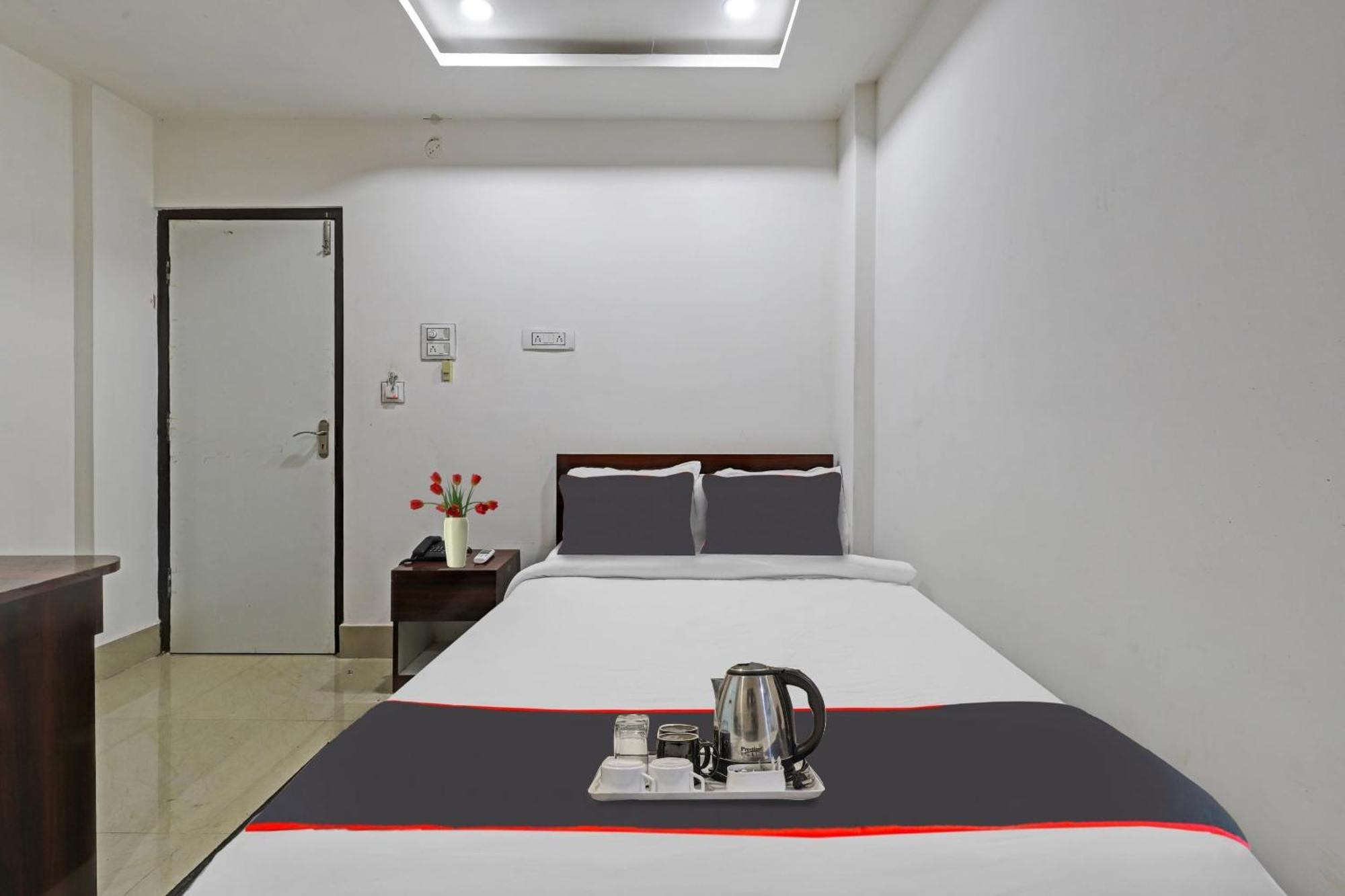 Hotel O Lakhi Guest House Гувахати Экстерьер фото