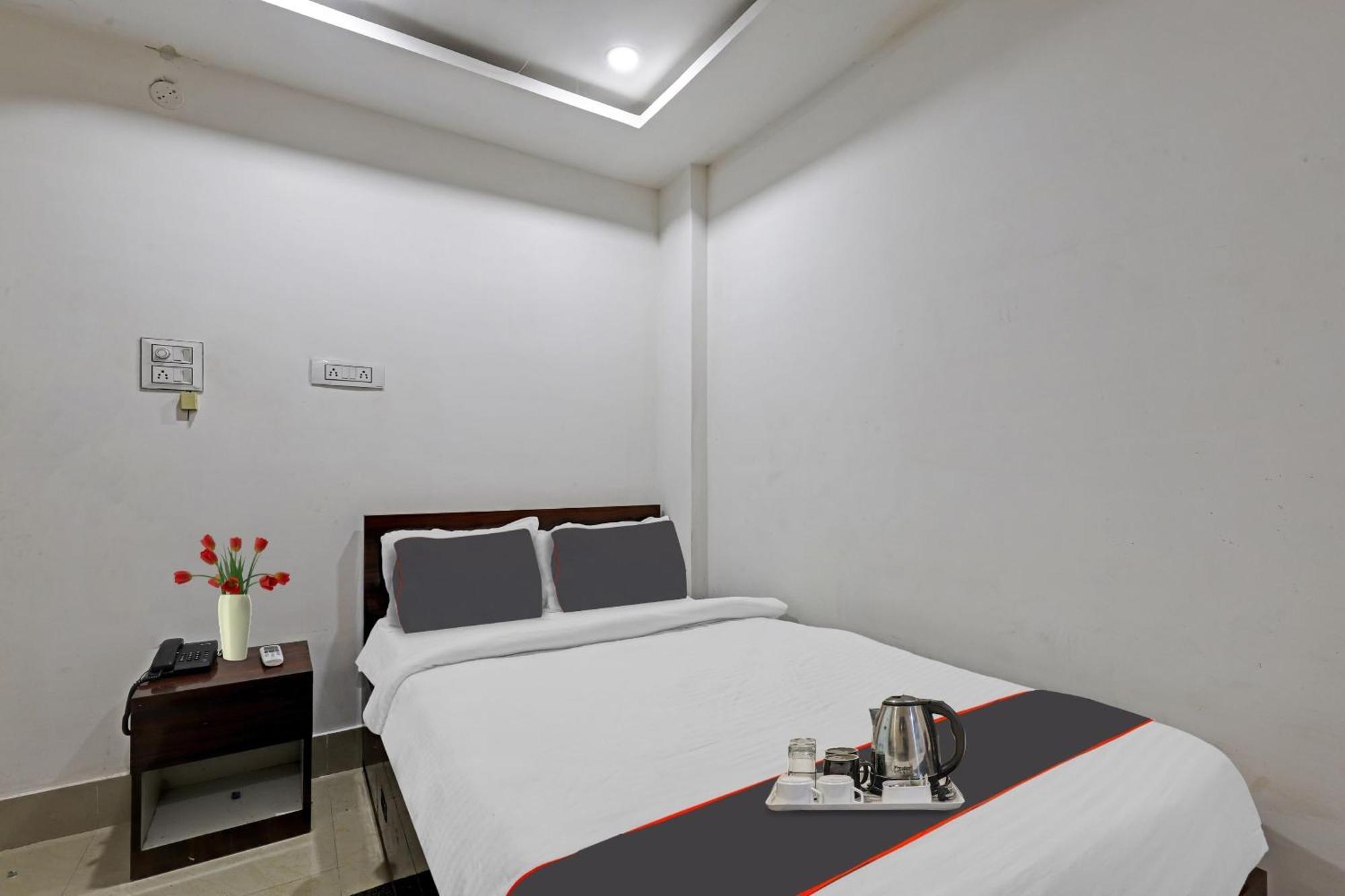 Hotel O Lakhi Guest House Гувахати Экстерьер фото