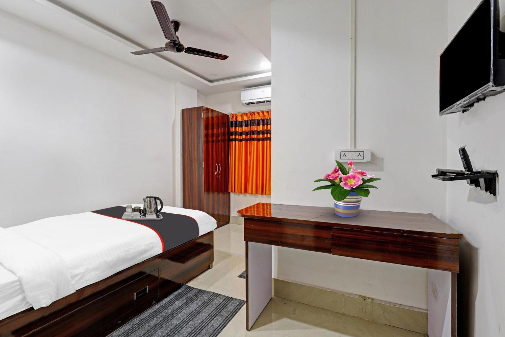 Hotel O Lakhi Guest House Гувахати Экстерьер фото