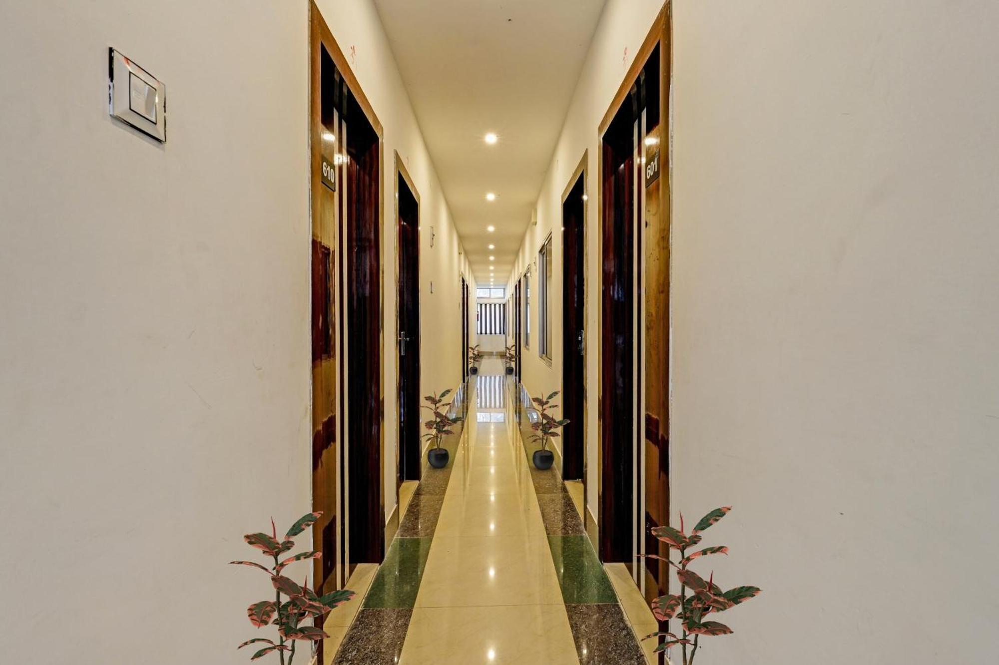 Hotel O Lakhi Guest House Гувахати Экстерьер фото