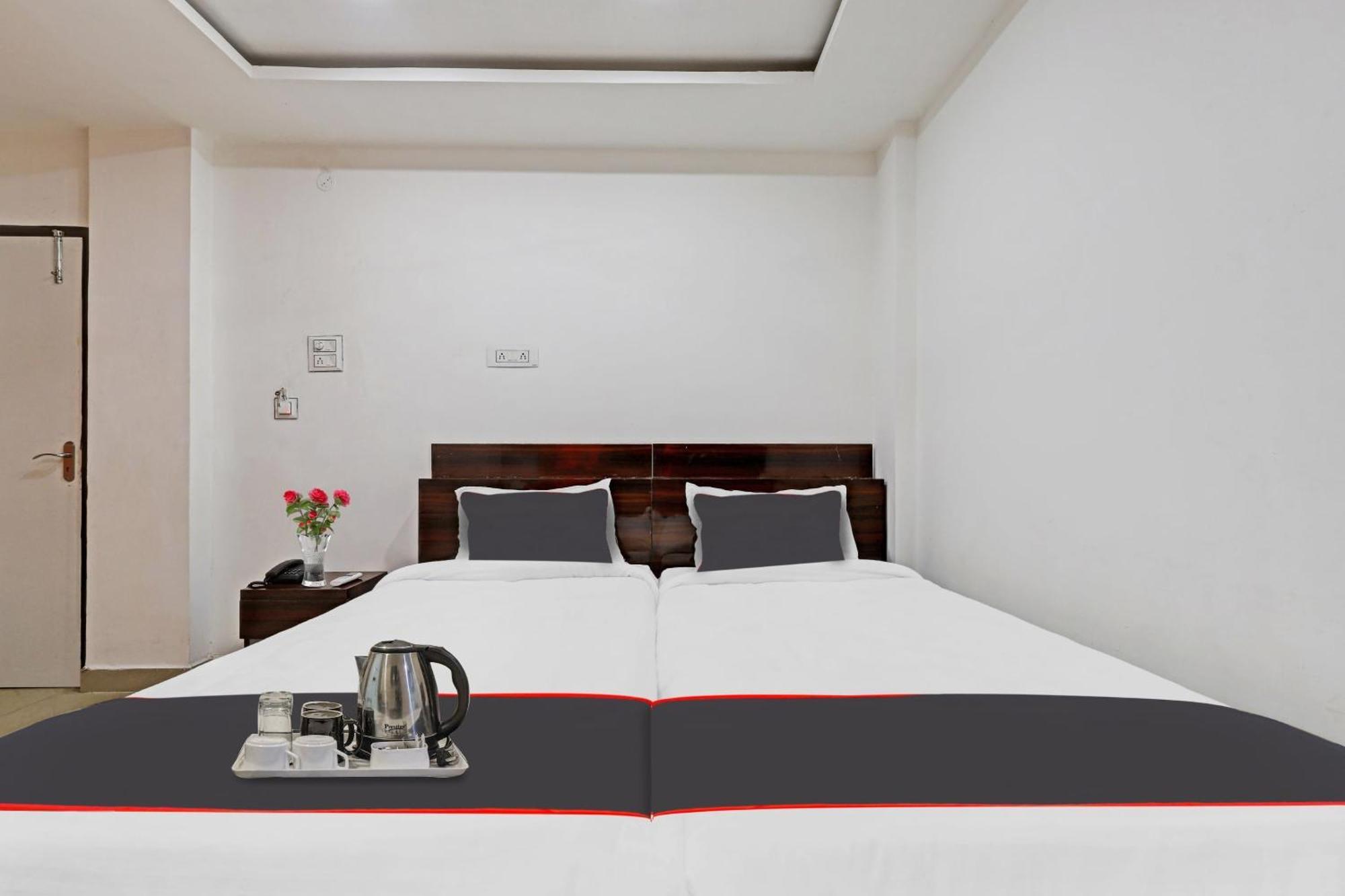 Hotel O Lakhi Guest House Гувахати Экстерьер фото