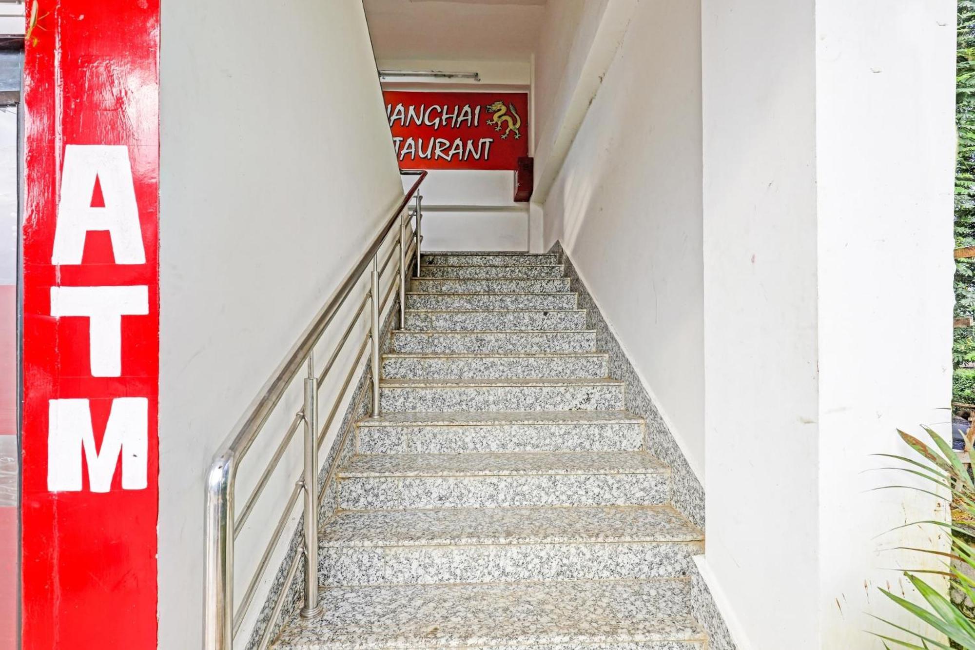 Hotel O Lakhi Guest House Гувахати Экстерьер фото